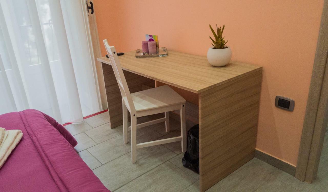 Holiday Naples Art Rooms Екстериор снимка